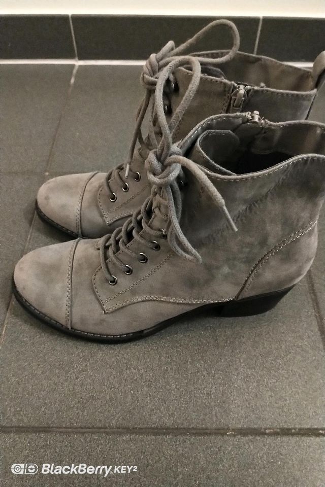 NEU Stiefelette Stiefel Herbst DEICHMANN GRACELAND Grau Silber 41 in  München - Laim | eBay Kleinanzeigen ist jetzt Kleinanzeigen