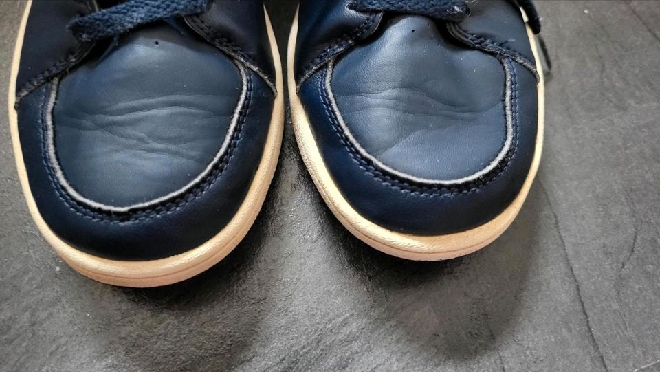 ADIDAS Sneaker, dunkelblau, getragen in Bad Herrenalb