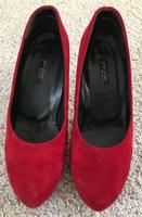 Must have: rote Pumps, Paul Green, Wildleder, Gr. 38,5, wie neu Bayern - Schwanstetten Vorschau