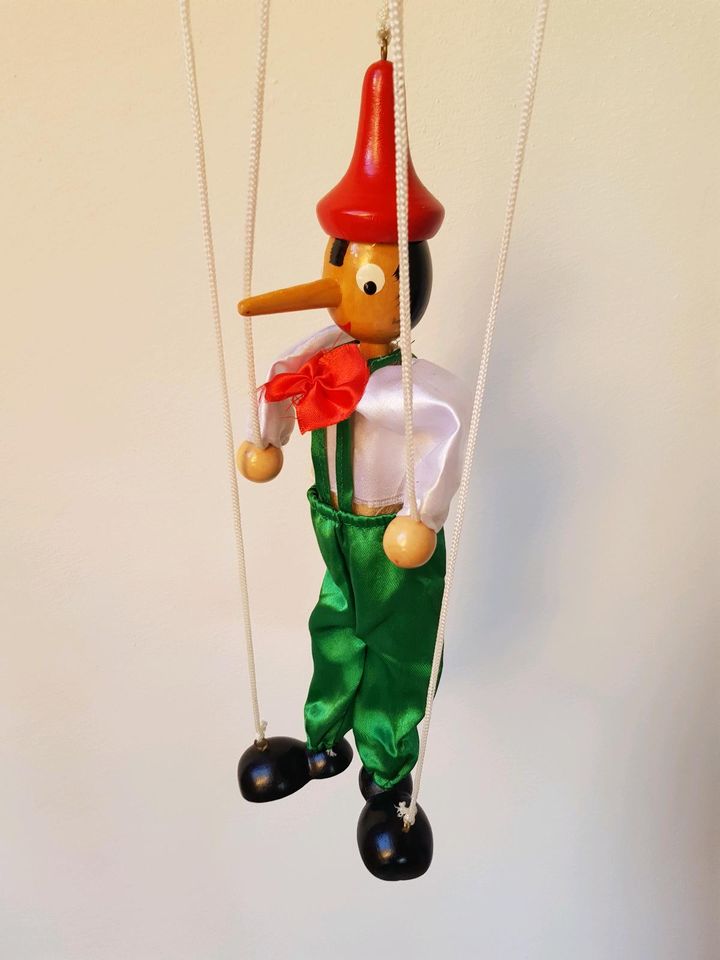 Pinocchio aus Holz Marionette, Puppen in Kiel