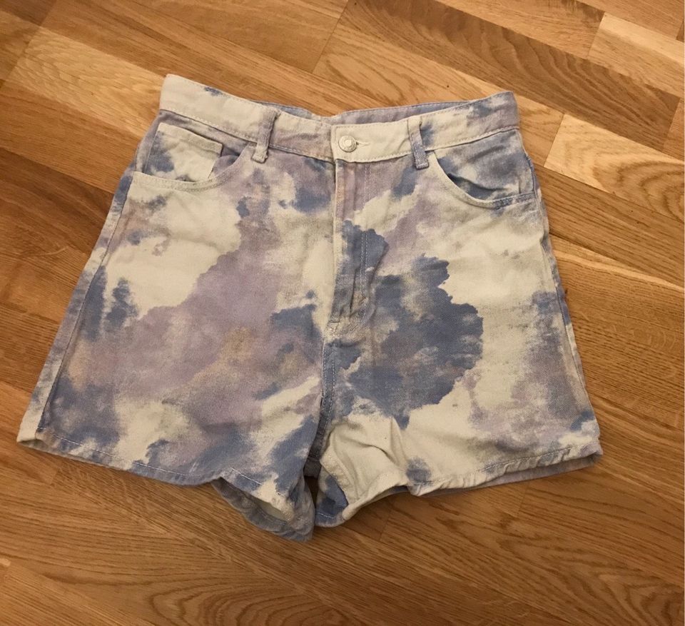 H&M kurze Jeans Batikoptik mit blau lila Größe 170 in Billerbeck