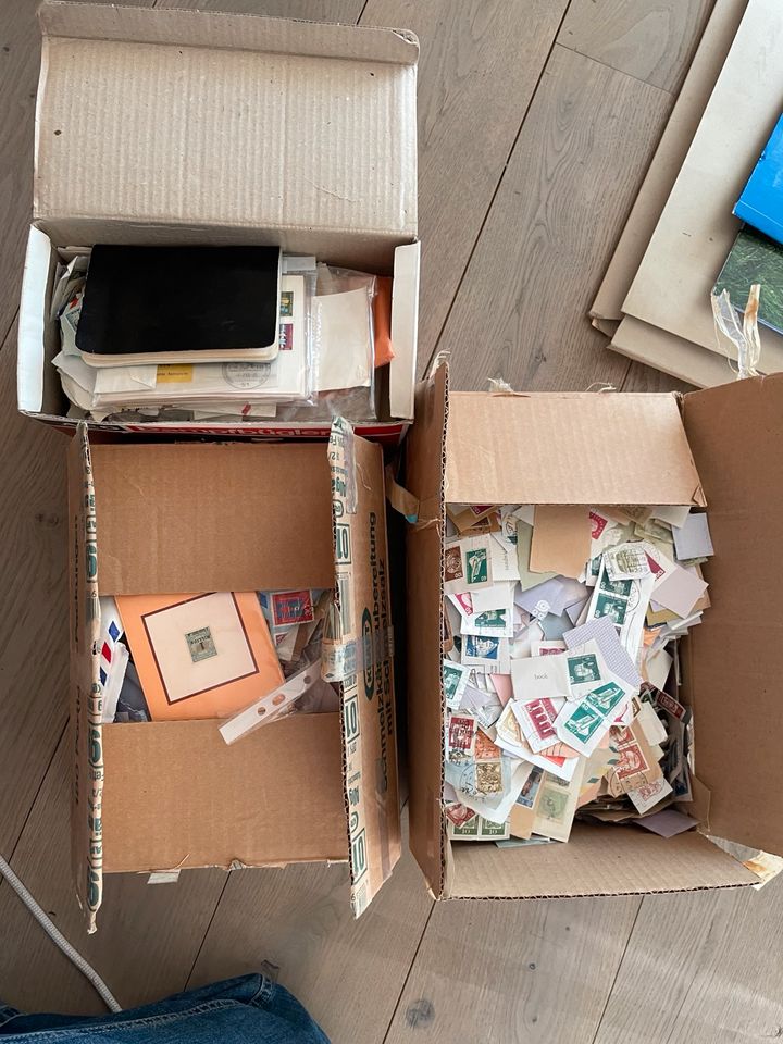 Briefmarkensammlung drei Kisten abgestempelt und nicht bestempelt in Berlin