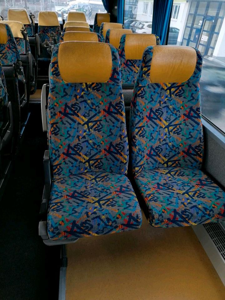Sitzbänke aus Reisebus setra 315GT in Korweiler