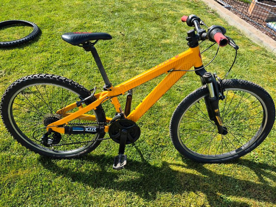Scott 24 Zoll Mountainbike mit Ersatzreifen und Kettenschutz in Neukirchen/Pleisse