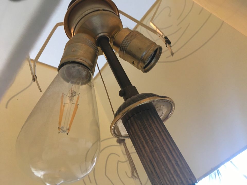 Lampe alt mit schwerem Fuß in Kalefeld