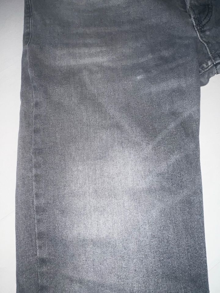 Calvin Klein Herren slim Fit Jeans Hose hellgrau W40 verwaschen in Berlin