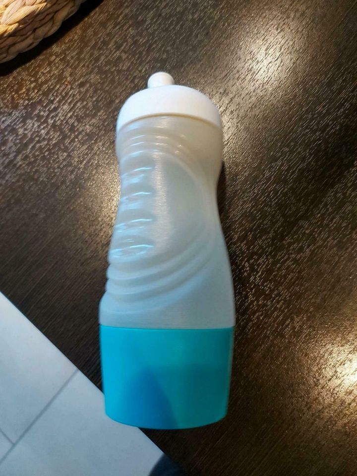 Tupperware Sportsfreund Flasche mit Geheim Versteck in Karlshuld