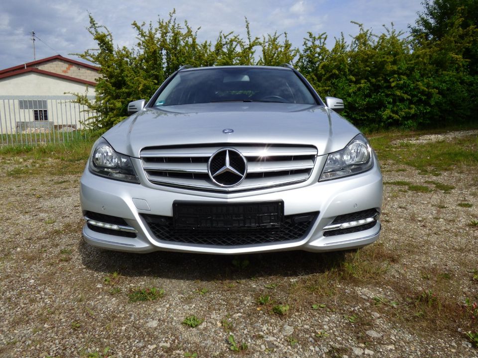 Sehr gepflegter Mercedes C180 Kombi Sitzheizung Teilleder Top !!! in Giengen an der Brenz