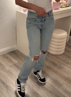 ZARA Low waist Jeans ripped Nordrhein-Westfalen - Hilden Vorschau