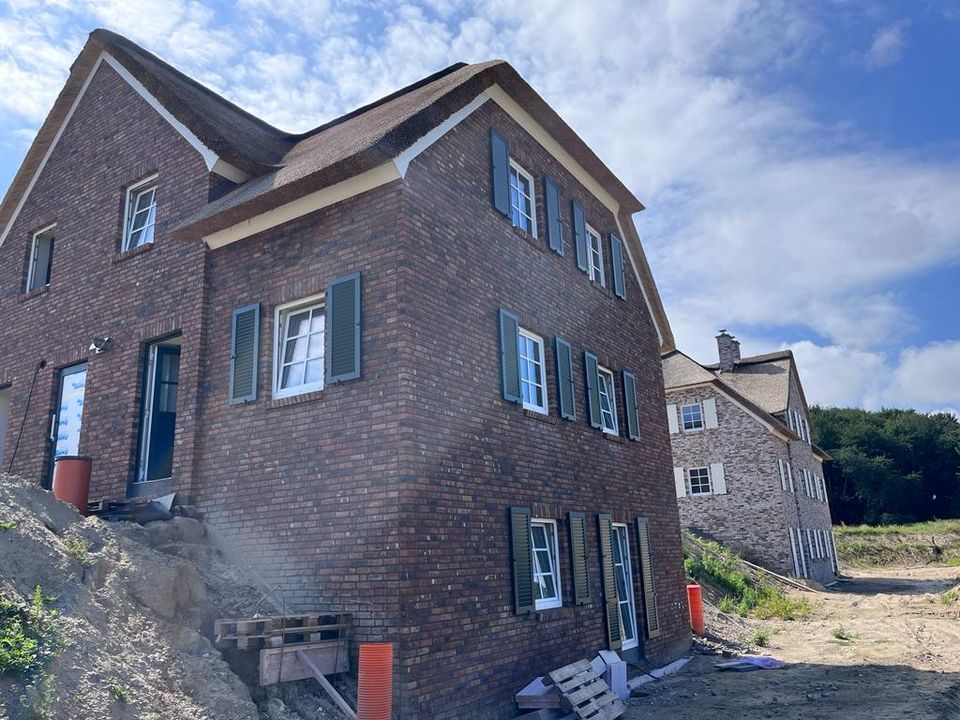 Reetdachvillen am Schloss - Ihre Ferienkapitalanlage im Herzen von Lohme auf Rügen in Lohme Rügen