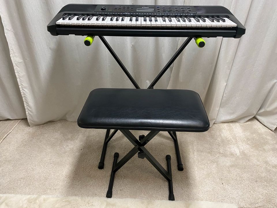 Yamaha Keyboard PSR-E273 !NEU! Inkl. Zubehör in Lohmar