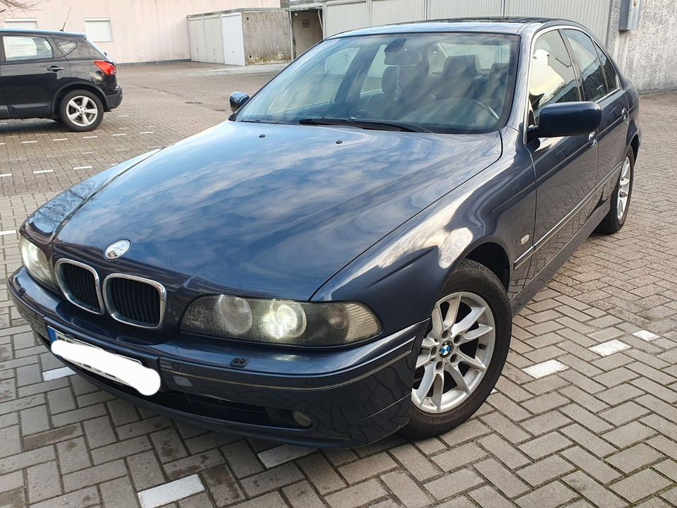 BMW 520i in Sande