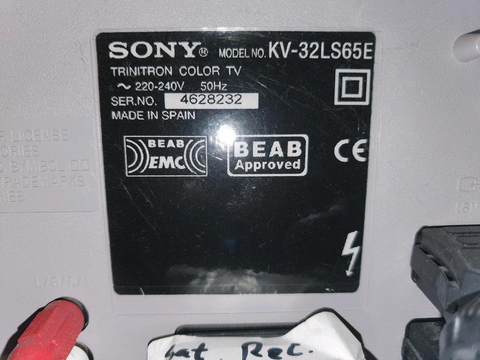 Vintage 80cm Röhren TV Fernseher  Sony Trinitron KV- 32LS65E in Grabenstätt