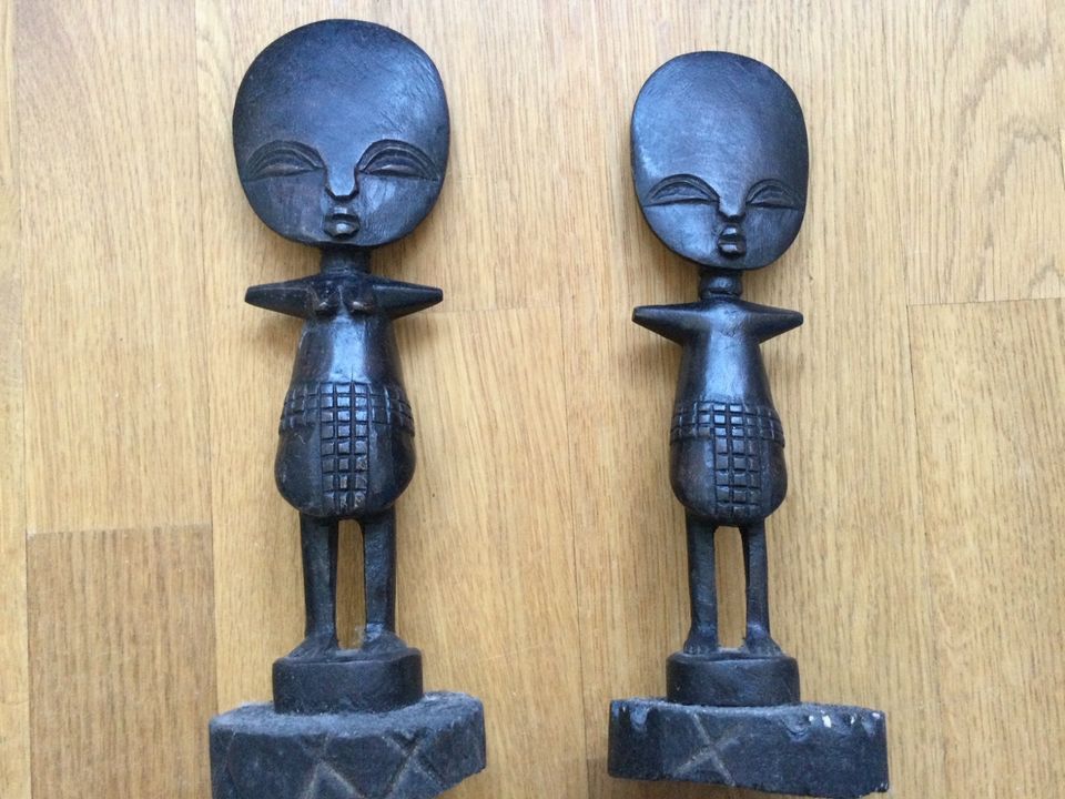 2 Figuren Holz Handarbeit südliches Afrika 28 cm in Leipzig