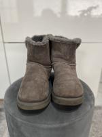 UGG MINI BAILEY BOW Gr. EU39 gebraucht, guter Zustand Bonn - Graurheindorf Vorschau