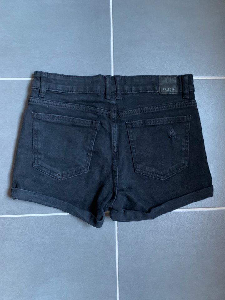 Bershka Shorts Gr. 36 in Dortmund