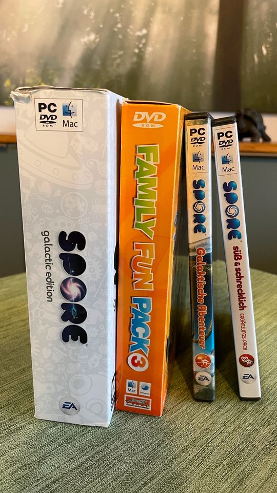 Computerspiele: 1x "Spore" + Erweiterung, 1x "Family Fun Pack 3" in München
