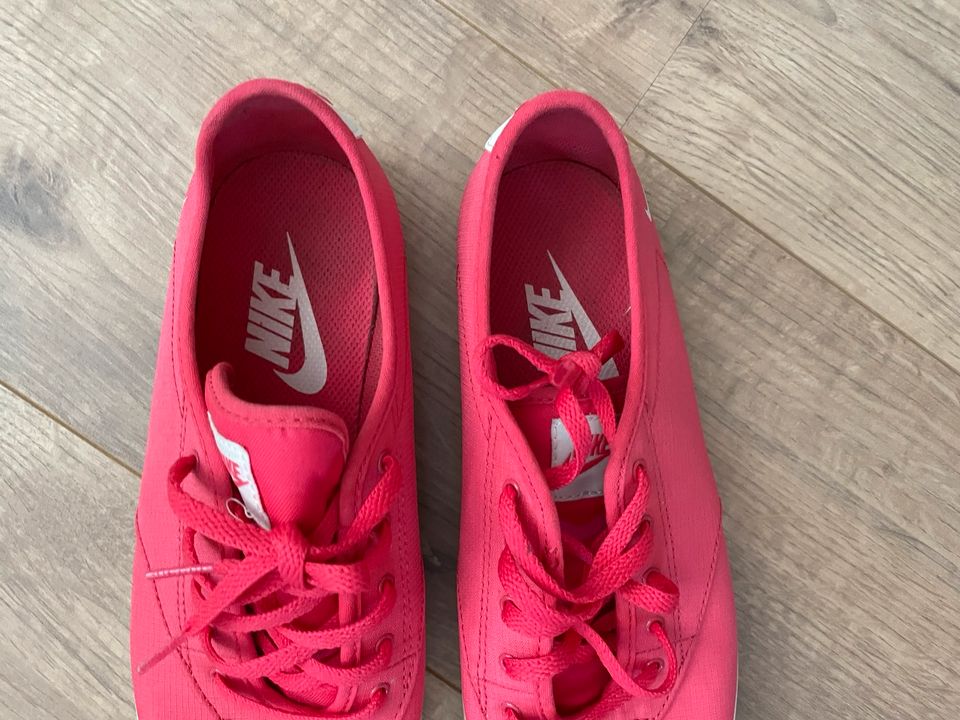 NIKE Damen Sneaker Stoffschuhe weiß Pink 38,5 in Mainz