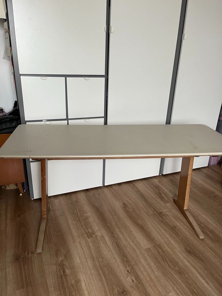 Original Schultisch, Schreibtisch, Doppeltisch mit Fächern in Esslingen