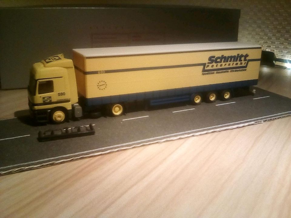 Herpa Lkw MB Actros Lowliner Szg Schmitt Peterslahr in Leverkusen