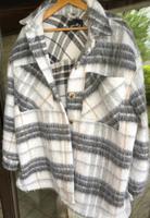 Pieces Hemdjacke, Größe  XL Niedersachsen - Rinteln Vorschau