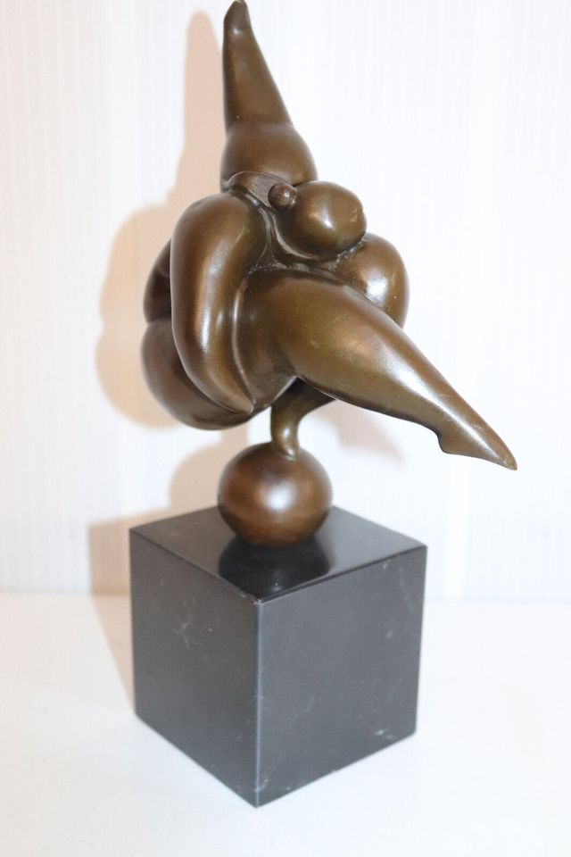 Bronze Skulptur / Figur ,"Turnerin", signiert Milo , Höhe 27cm in Borken