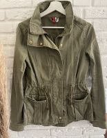 Taillierte mittellange Jacke olive S Niedersachsen - Hemmingen Vorschau