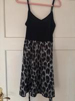 Kleid mit Animalprint Größe L Niedersachsen - Bassum Vorschau