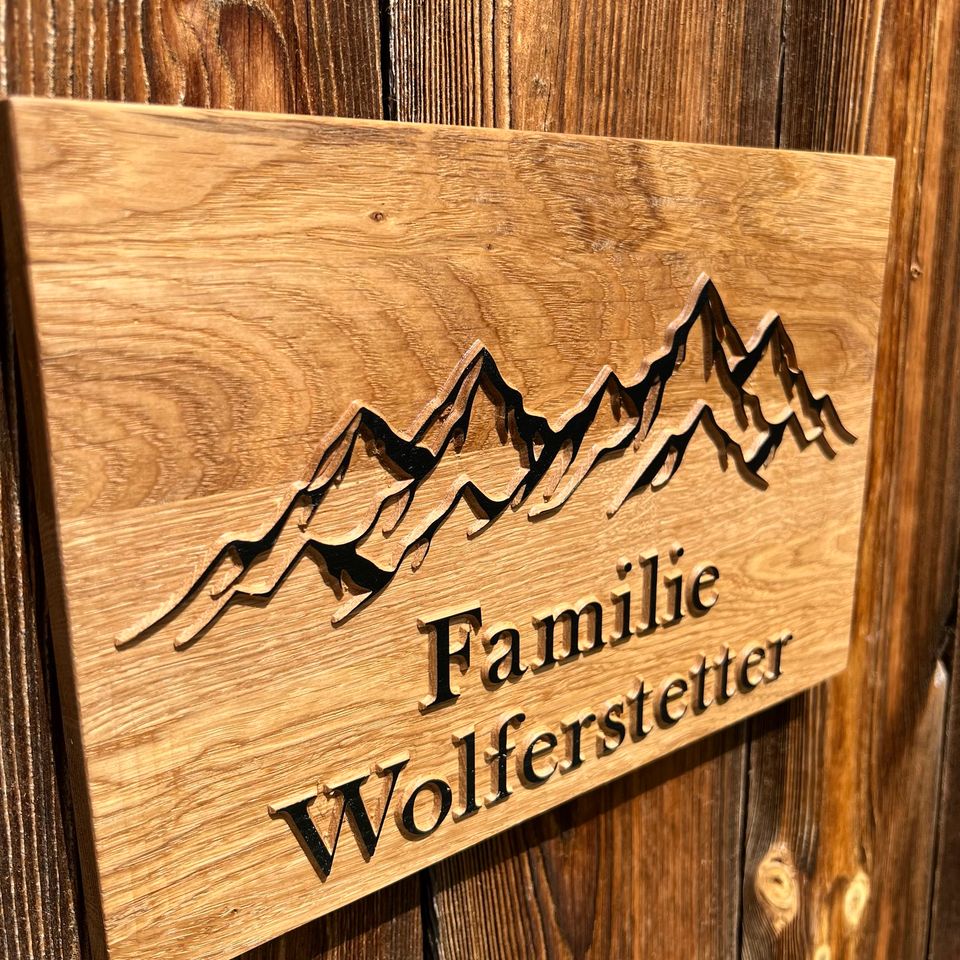 Haustürschild mit Bergkette personalisiert in Tyrlaching