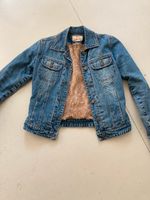 blaue, gefütterte Jeansjacke von Bershka Jeans Stuttgart - Stuttgart-Mitte Vorschau