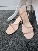 Riemensandalette Sandaletten mit Absatz nude Puder rose Nordrhein-Westfalen - Rees Vorschau