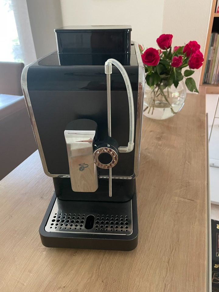Kaffeevollautomat - Tchibo -Esperto Pro mit Milchaufschäumer- OVP in Kolitzheim