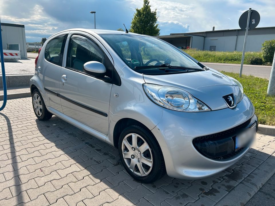 Peugeot 107 5-Türer TÜV Klima 8-fach bereift in Starzach