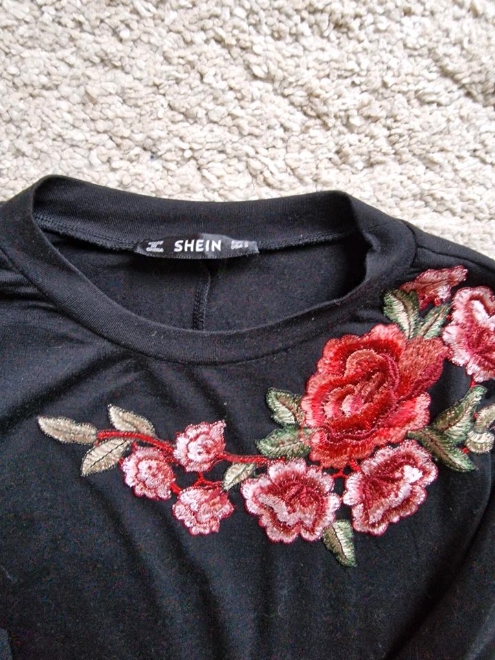 Kleid von Shein in Größe S in schwarz mit Blumen in Winsen