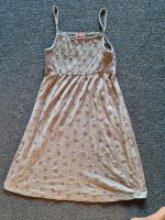 Schönes Sommerkleid in grau mit Glitzerherzen Gr. 158 4€ von Yigg Niedersachsen - Wienhausen Vorschau