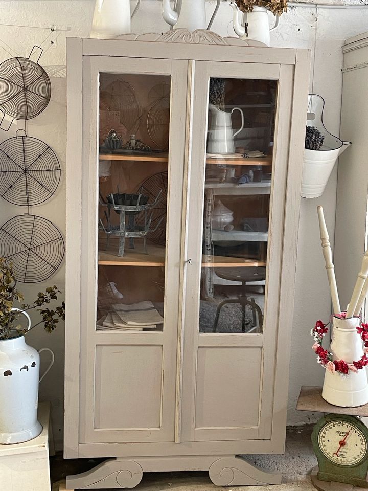 Uralte Vitrine, Wäscheschrank, Frankreich, Vintage, Shabby in Stolberg (Rhld)