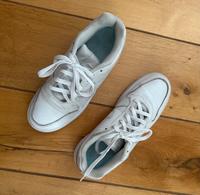 NIKE Sneaker weiß Leder Gr. 40,5 Rheinland-Pfalz - Edesheim (Pfalz) Vorschau