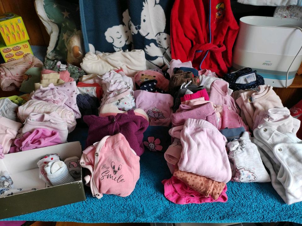 Babyzubehör Babykleidung 56-86, Spielzeug, Jacken, Skianzug usw. in Kirn
