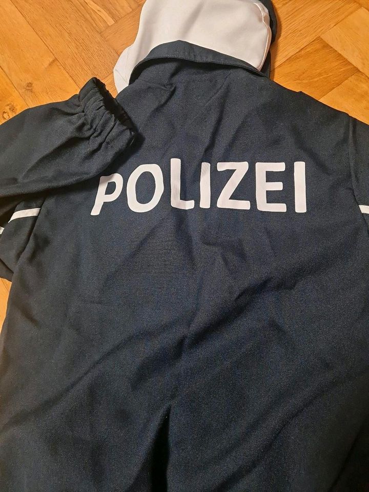 Polizei Anzug mit Zubehör in Essen