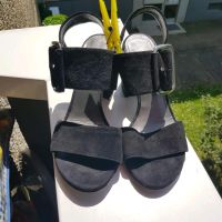 Stuart Weitzman damen Sandaletten gr.37 schwarz  Wildleder Frankfurt am Main - Niederursel Vorschau