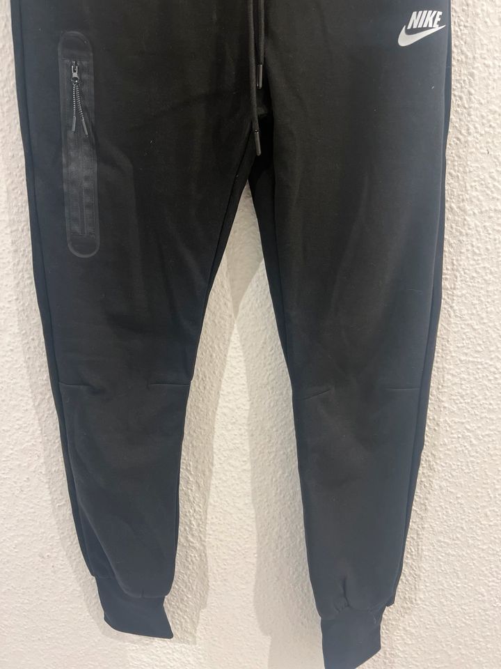 Nike Tech-Fleece in Schenefeld