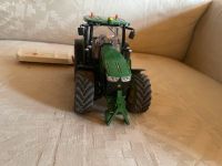 John deere mit schwarzen Felgen und Mähwerk von kuhn Schleswig-Holstein - Wakendorf I Vorschau