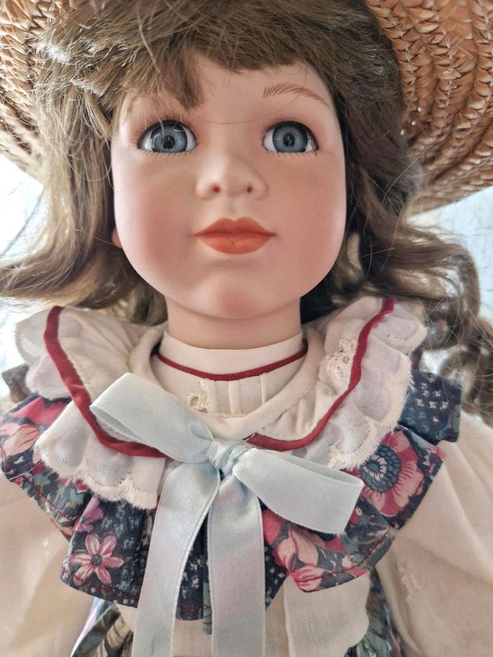 Porzellan Puppen Mädchen in blau-rosa wie neu top Zustand in Roth