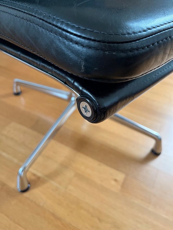 Vitra EA 208 Soft Pad, Leder, schwarz in Frankfurt am Main