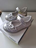 PRIMIGI Mädchen Ballerinas/Halbschuhe, Gr.24, silber, NEU Nordrhein-Westfalen - Korschenbroich Vorschau