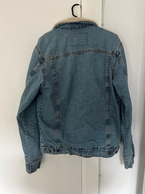 Jeansjacke mit Fell von Zara in Berlin