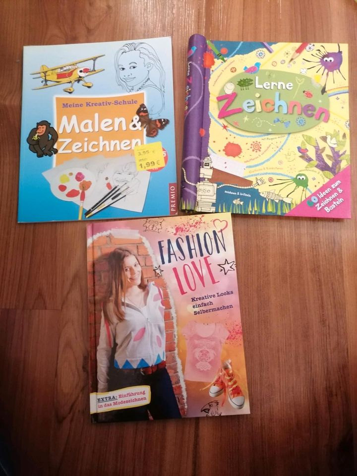 3 Bücher Zeichnen und Fashion in Pfullingen