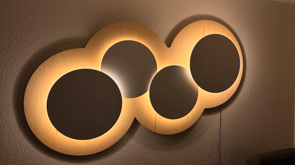 Designerlampe indirekte Beleuchtung Philips Hue Lightstrip in Kiel