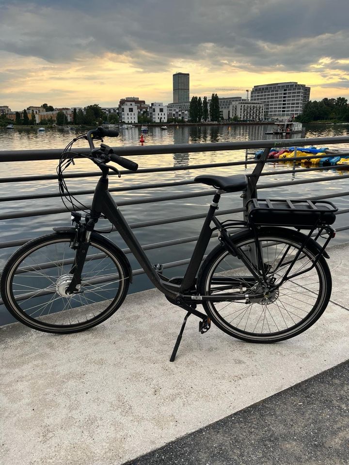 28 Zoll E Bike E City Fahrrad EBike Schwarzes Elektrofahrrad in Berlin