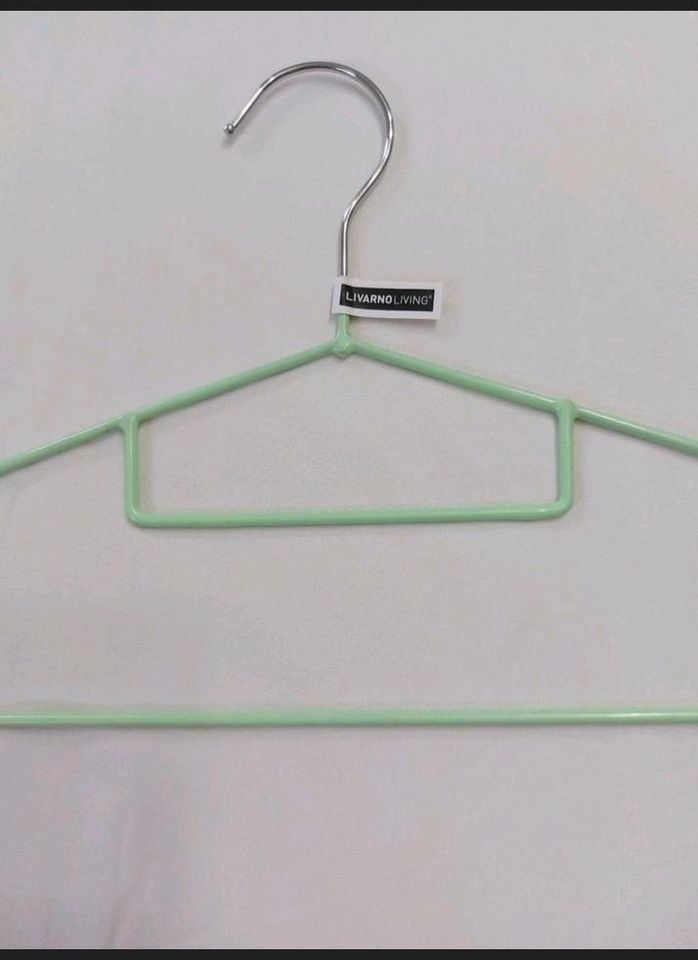 Livarno Kleiderbügel gummiert grün LIDL in Nordrhein-Westfalen - Odenthal |  eBay Kleinanzeigen ist jetzt Kleinanzeigen
